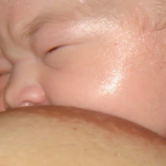 Por que incluir a amamentação na primeira hora de vida no seu plano de parto?